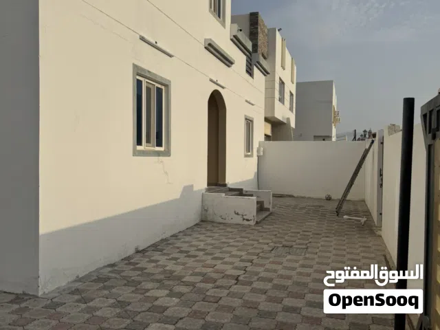 منزل للايجار في المعبيلة مكون من 4 غرف وصالتين