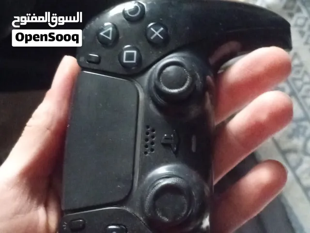 يد Ps5 اصليه لون اسود و قاعده شحن و سي دي للبيع