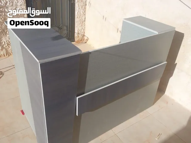 مكتب استقبال بحالة ممتازة