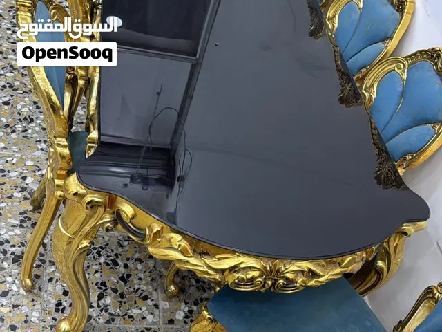 ميز طعام ملكي للبيع فاخر جداً و نضيف جداً