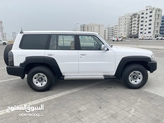 نيسان سفاري خليجي موديل 2016 نظيف عليه إضافات خفيفة . جير عادي
