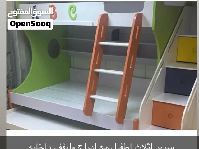 سرير اطفال لثلاثة اشخاص مع ادراج استعمال بسيط