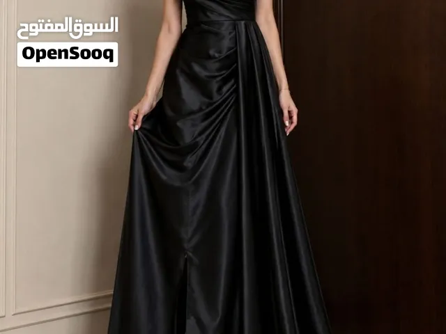 فستان سهرة أسود فخم ستان بتطريز كريستال مقاس xs لبسة وحدة`