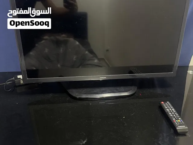 تلفزيون سامسونج سمارت 32 بوصة بحالة ممتازة مع الريموت