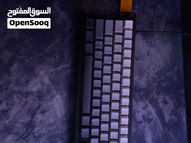 بيسي للبيع مع شاشه وماوس وكيبورد وستاند شاشه