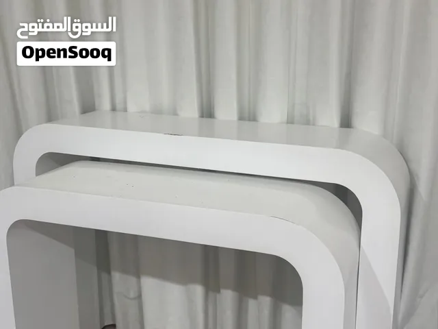 ستاندات بيضاء ثنتين
