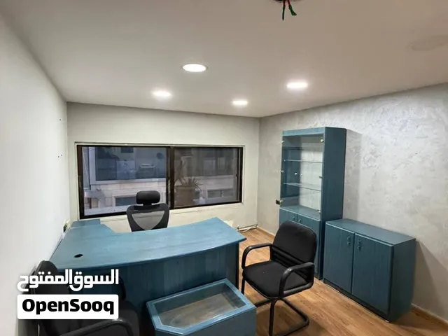مجموعة اثاث مكتبي فاخر للبيع بحالة ممتازه جداً
