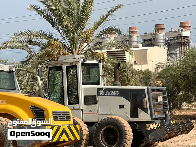 قريدر ورولة وبلدوزر للايجار اليومي والشهري