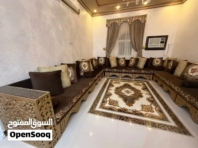 كنب فاخر وأنيق عالي الجودة للبيع – سعر الشراء 12000 ريال  البيع على السوم