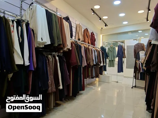 فرصة مميزة للبيع – محل ملابس جاهز للعمل