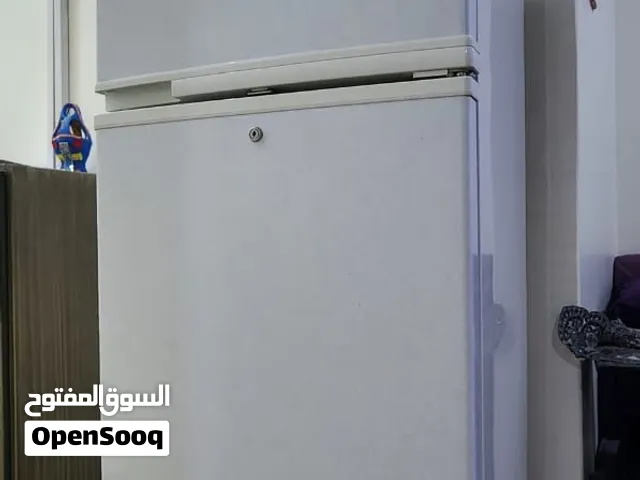 ثلاجة بخار الثلاجة كبيرة ما شاء الله ونظيفة جدا جدا كأنها جديدة