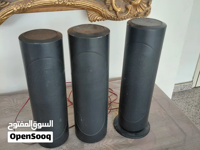 ثلات سماعات بحالة ممتازة جدا