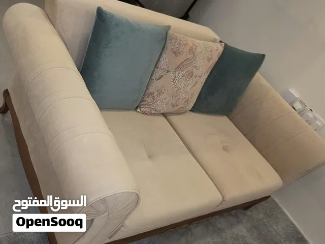 كنبه و طاوله طعام وكراسي شبه جديد
