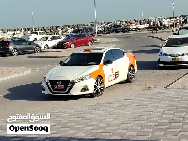 Sedan Nissan in Al Batinah