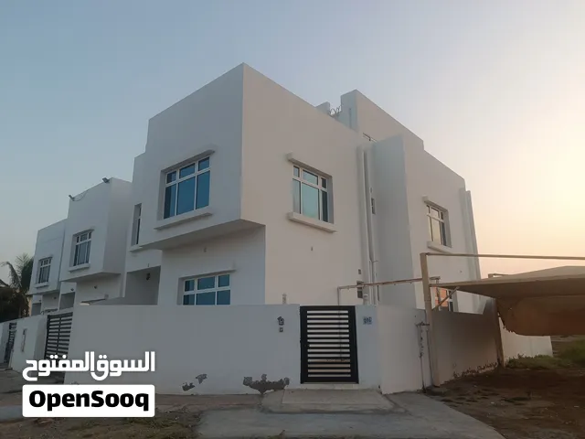 فيلا راقية للإيجار – ديكور مودرن – قريبة من شاطئ السيب Luxury Villa for Rent – Modern Décor –