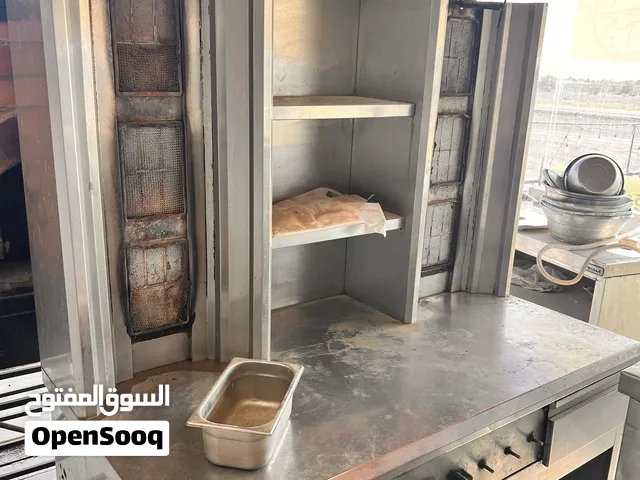 معدات الطبخ وافران وثلاجات وسياره
