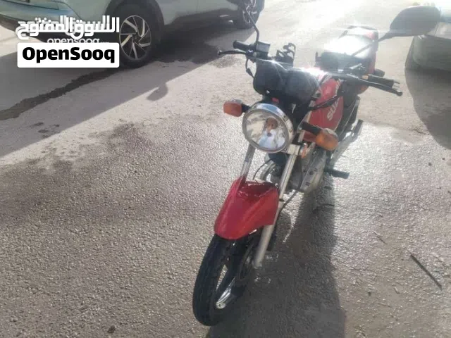 دراجة سوزوكي بحال الوكالة وممشى قليل للبيع بسعر مغري او البدل على سيارة