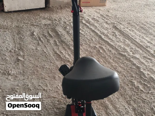 سكوتر مستعمل Sym HD 200 Evo موديل 2025 بحالة ممتازة مع انخفاض استهلاك الوقود