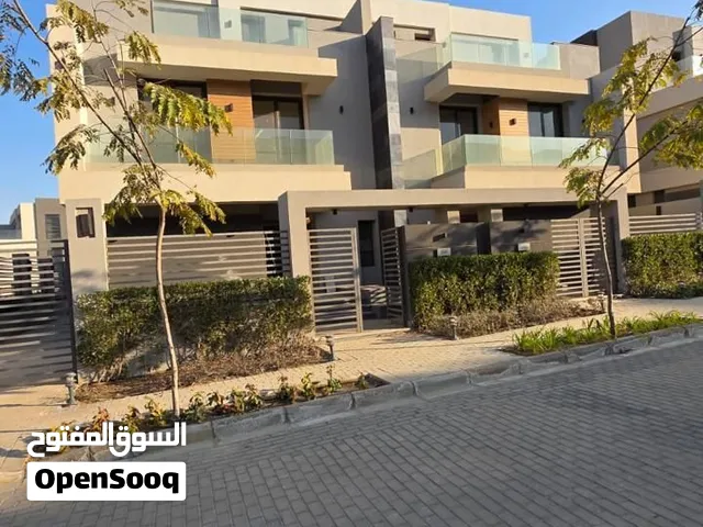 فيلا للبيع بالسعر القديم  متشطبة بالتكييفات جاهزة للمعاينة داخل كمبوند راقي