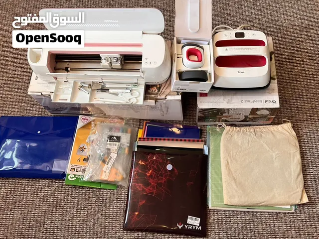 لدى بجهاز cricut مستعمل قليل