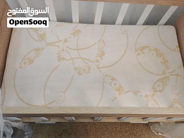 سرير أطفال مستعمل