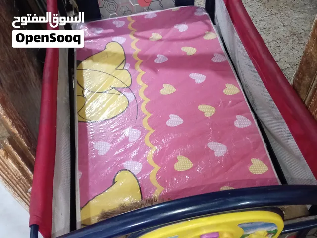تخت بيبي استعمال بسيط للبيع بسعر مغري اهم اشي اطفالكم يرتاحو ويكونوووو بخير ان شاء الله