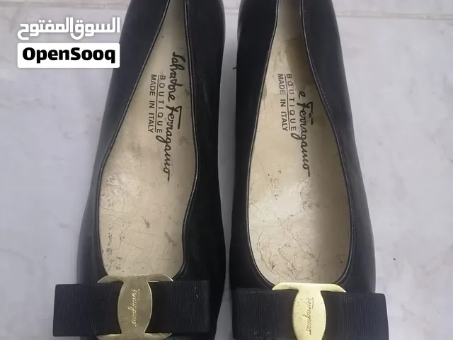 Ferragamo قياس 39 ماستر كوبي