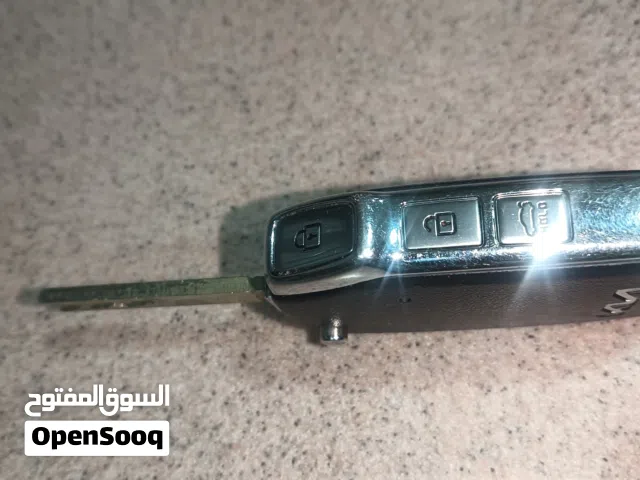 مفاتيح سيارات أصلية ومطابقة للموديلات المختلفة في السوق المحلي