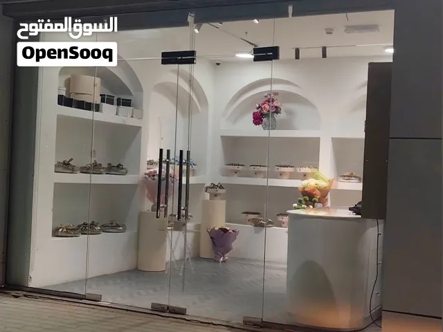 محل للبيع في الظاهر