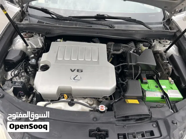 سياره لكزس للبيع من نوع Es350 فضي اللون