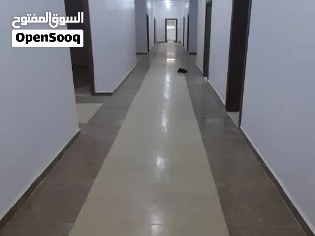 مبني خدمي كبير الحجم والمساحه للايجار القوارشه