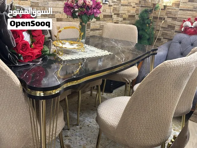 ميز طعام كامل