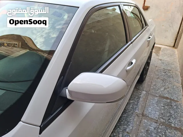 كرايسلر سي 300 خليجي موديل 2023 لون ابيض كامل موصفات محرك سته سلندر ماشيه 13 الف ميل ، حساسات
