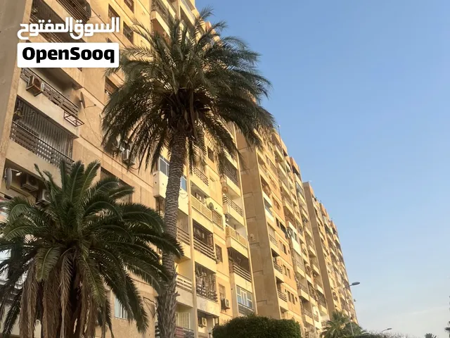 شقة ايجار امام جامع قوزقو عمارات خارجية الحجم الكبير على البحر شقة نظيفه ممتازه نصف مفروشه