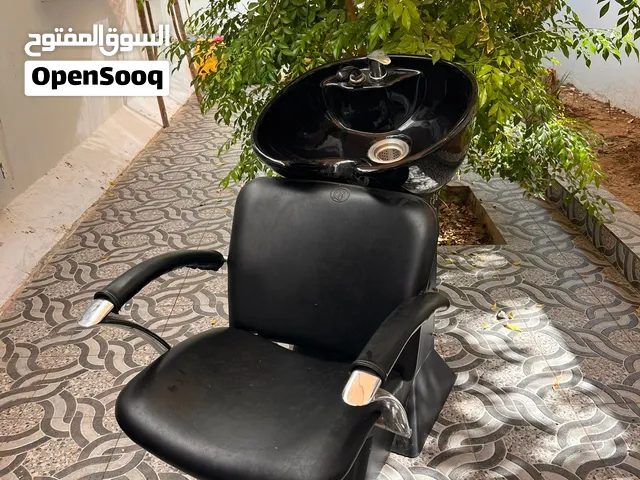 إعلان للبيع: معدات وأثاث صالون تجميل وعناية متكامل بحالة ممتازة
