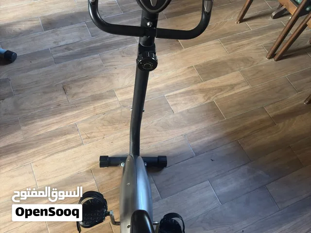 جهاز دراجة ثابتة استعمال بسيط جداً