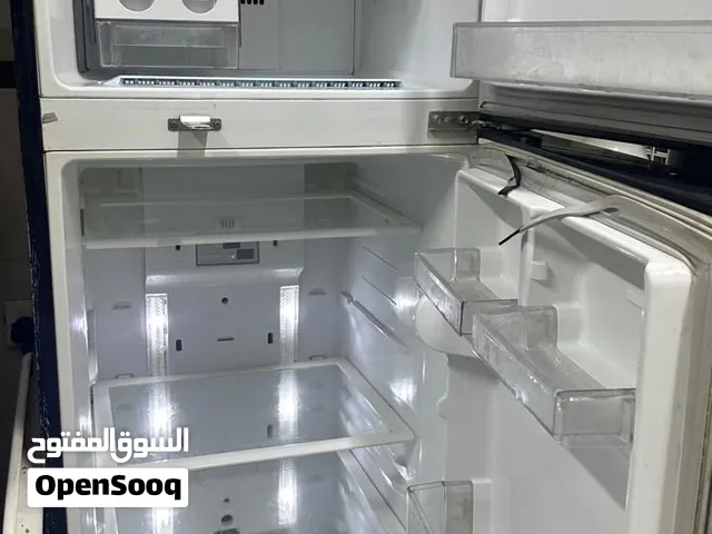 ثلاجه LG نضيفه جدا