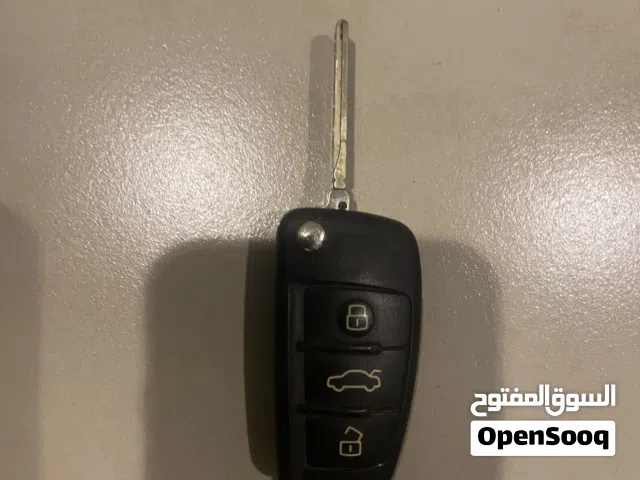 مفتاح سيارة اودي q7 وستارة خلفيه