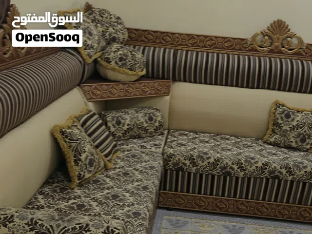 كنبات للبيع او للبدل بجلسه ارضية