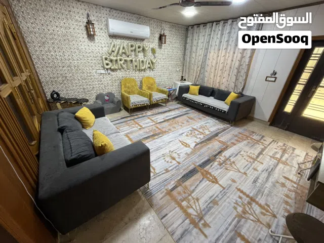 تخم قنفات مودرن 7 مقاعد (شبه جديد) بتصميم راقي وألوان مميزة من برونز للبيع المستعجل!