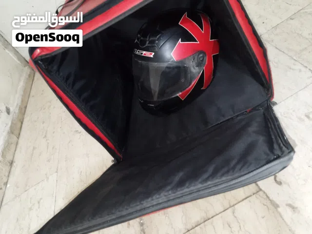 صندوق حافظ للحرارة شبه جديد وخوذة مقاس XL
