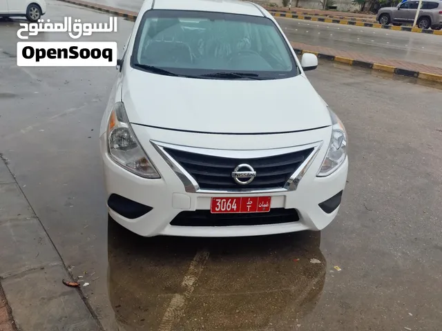 للبيع سيارتين نيسان فيرسا موديل 2019: For sale: two 2019 Nissan Versa cars.