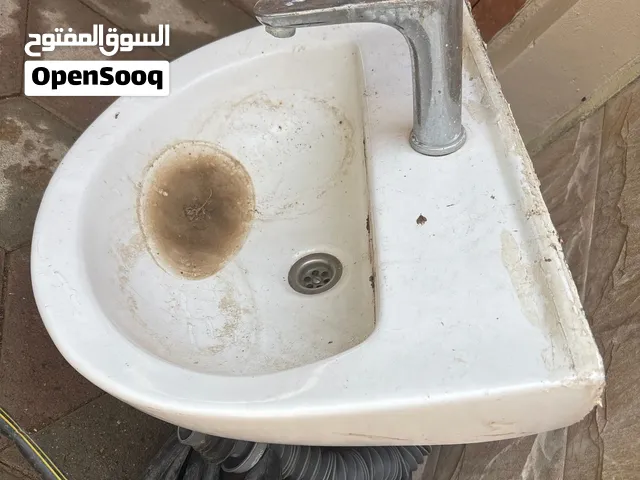 مغسلة بحالة جيدة