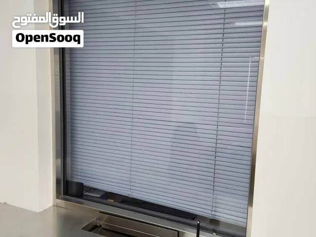 للبيع مجموعة ستائر ألمنيوم مستعملة نظيفة وبحالة جيدة جدًا مناسبة للمنازل أو المكاتب المقاسات: