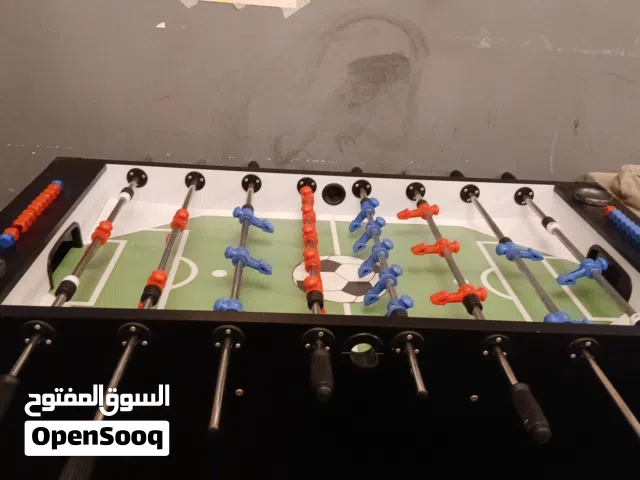 طاوله بدون خدوش بحاله ممتازه واستعمال جدا جدا بسيط موجوده بابراج عجمان ون برج 7