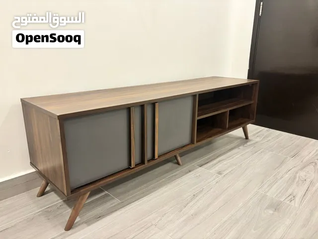 طاولة تلفزيون