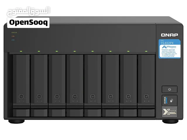 هذا الجهاز هو QNAP TS-832PX، وهو عبارة عن وحدة تخزين شبكية (NAS) احترافية ومتقدمة تحتوي على 8 حجرات