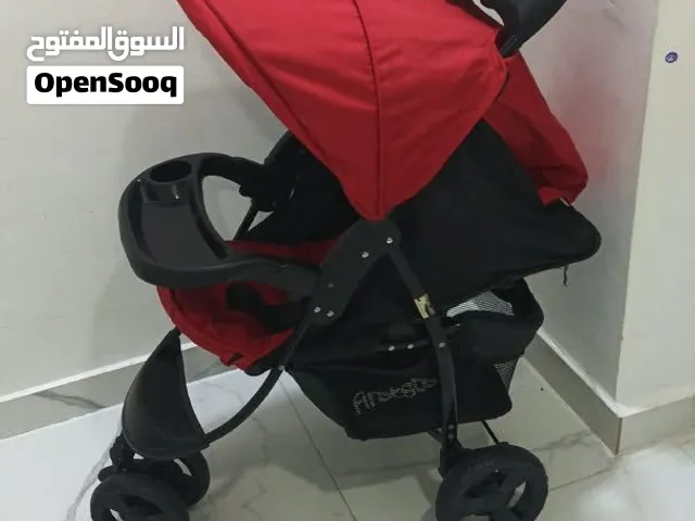 لعربة الأطفال المعروضة في الصورة، وهي من العلامة التجارية First Step: • الهيكل والمتانةمثل First St