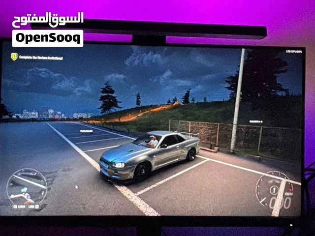 شاشه للجيمنج من شركة AOC مع ملحقاتها .