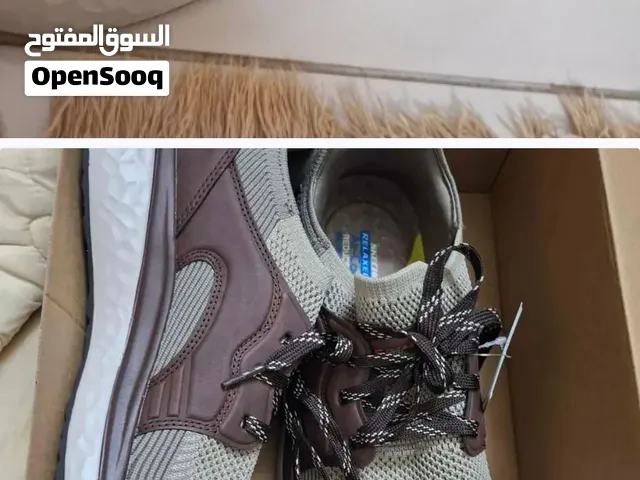 جزمة سكيتشر مقاس 44 جديد بالكرتون